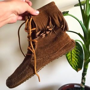 Minnetonka high top boots 7